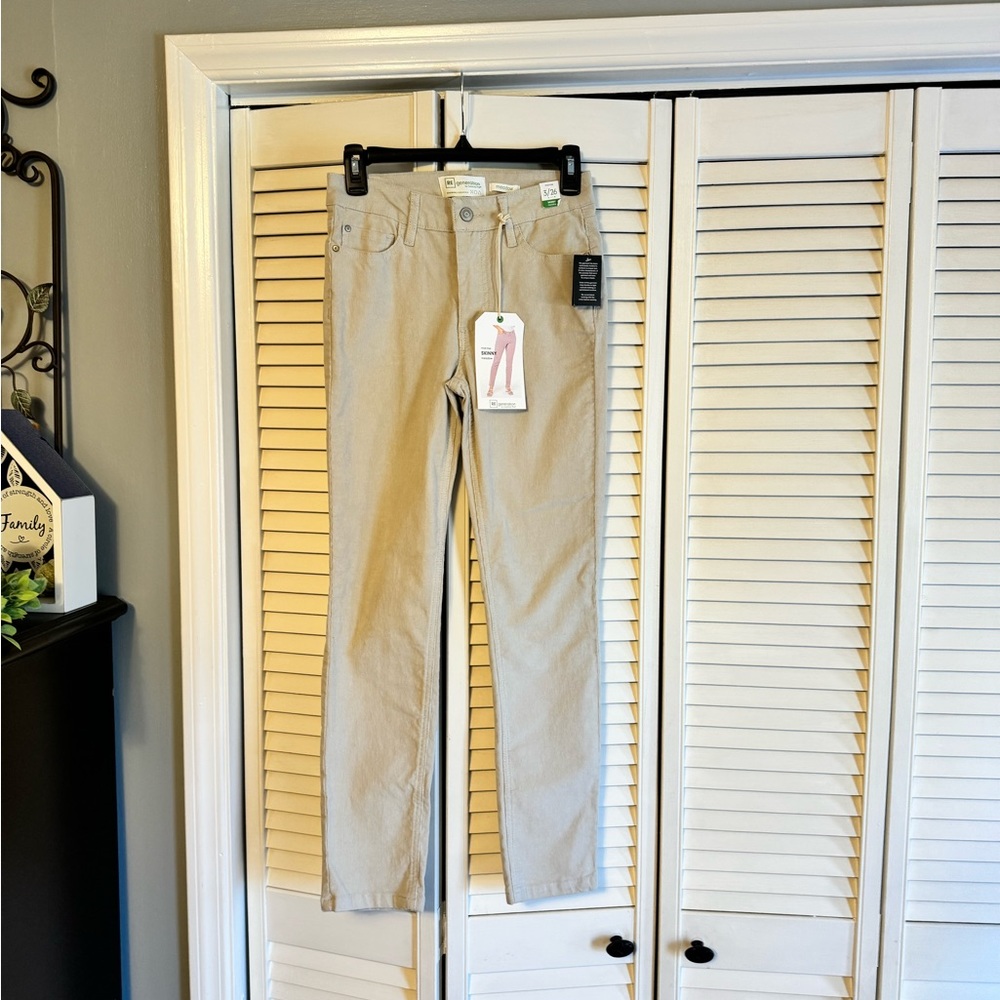 RE Generation by Celebrity Pink Mid‎ Rise Skinny Meadow Corduroys SZ 3 NWT